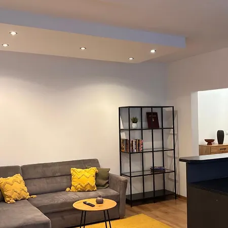 Daire Elegant Escape V - Free Parking, Easy Access To Center *